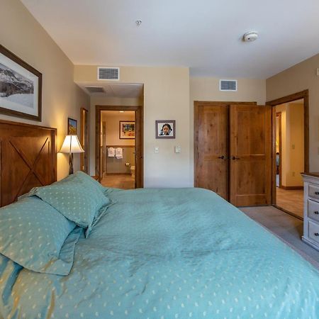 Two Bedroom Condo With Balcony Over Mountaineer Square - Just Steps From The Slopes! Condo Crested Butte Exterior photo