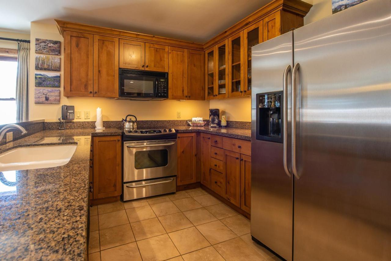 Two Bedroom Condo With Balcony Over Mountaineer Square - Just Steps From The Slopes! Condo Crested Butte Exterior photo