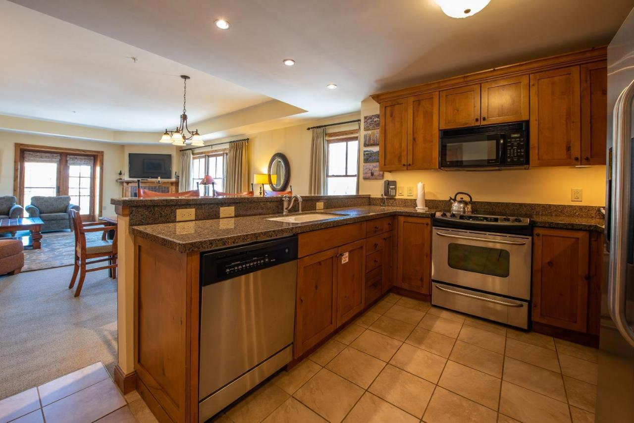 Two Bedroom Condo With Balcony Over Mountaineer Square - Just Steps From The Slopes! Condo Crested Butte Exterior photo