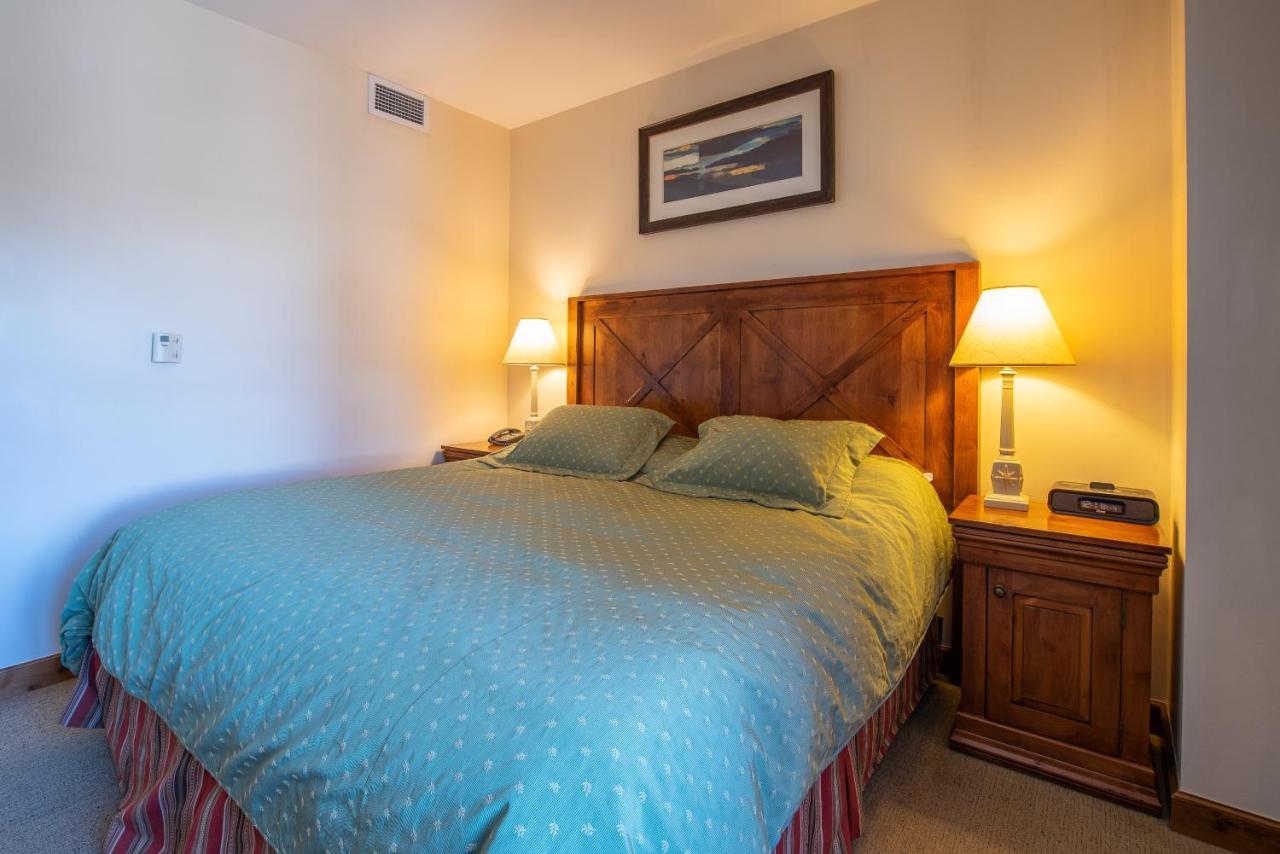 Two Bedroom Condo With Balcony Over Mountaineer Square - Just Steps From The Slopes! Condo Crested Butte Exterior photo